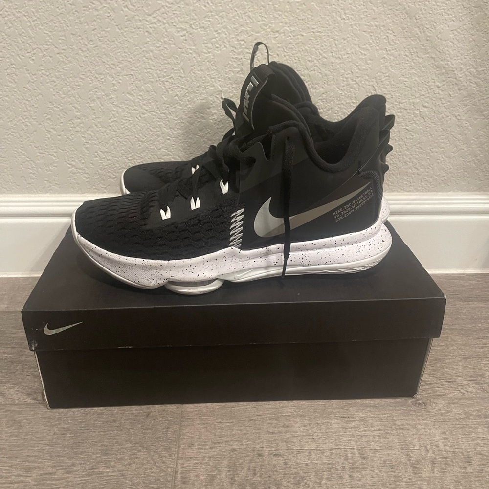 Nike Basketball Shoes